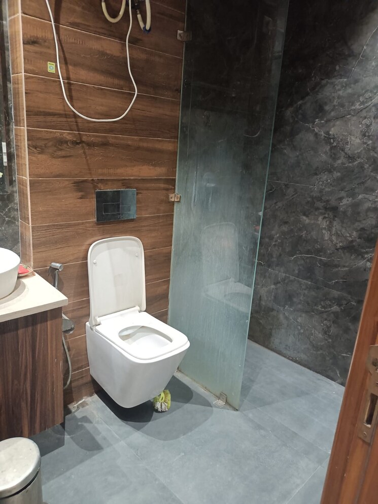 Bathroom, jagriti enclave 3 Bedroom 1250 Sq.Ft. Builder Floor In Jagriti Enclave Delhi 9466661