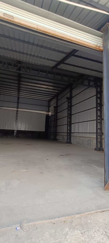 Room in  Warehouse at Manjusar – for Sale