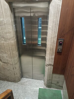 Lift in 3 BHK Builder Floor at Vivek Vihar Phase 1 – for Rent