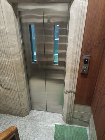 Lift in 3 BHK Builder Floor at Vivek Vihar Phase 1 – for Rent