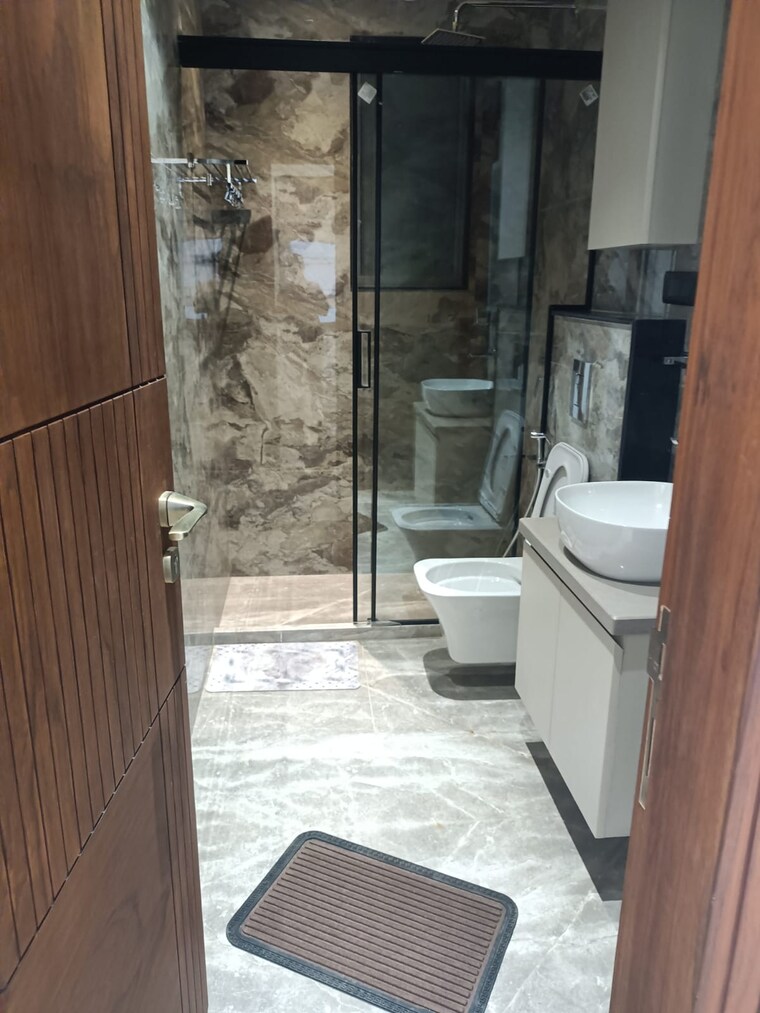 Bathroom, vivek vihar phase 1 3 Bedroom 1250 Sq.Ft. Builder Floor In Vivek Vihar Phase 1 Delhi 9466676