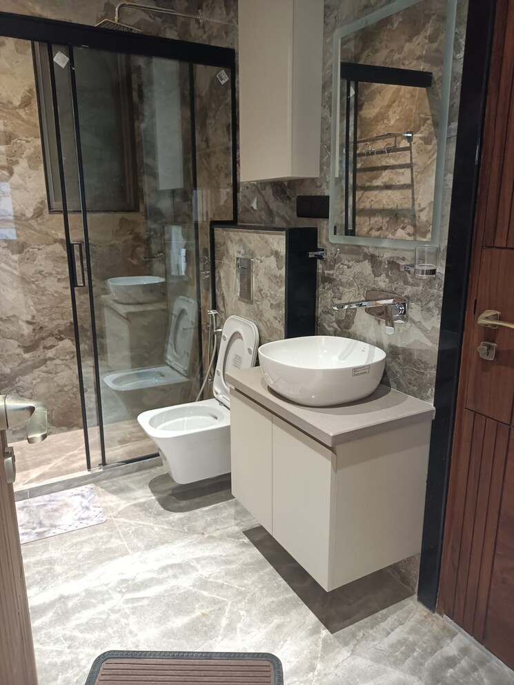 Bathroom, vivek vihar phase 1 3 Bedroom 1250 Sq.Ft. Builder Floor In Vivek Vihar Phase 1 Delhi 9466676