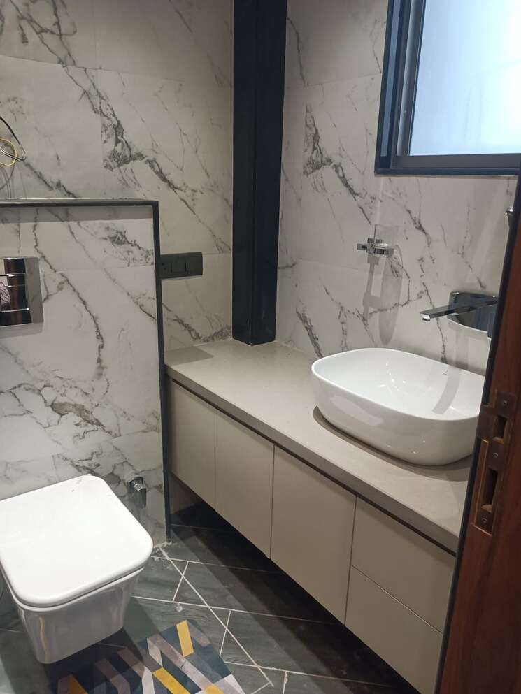 Bathroom, vivek vihar phase 1 3 Bedroom 1250 Sq.Ft. Builder Floor In Vivek Vihar Phase 1 Delhi 9466676