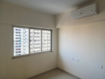 Room in 2 BHK Apartment at Omkar Signet, Malad East – for Rent