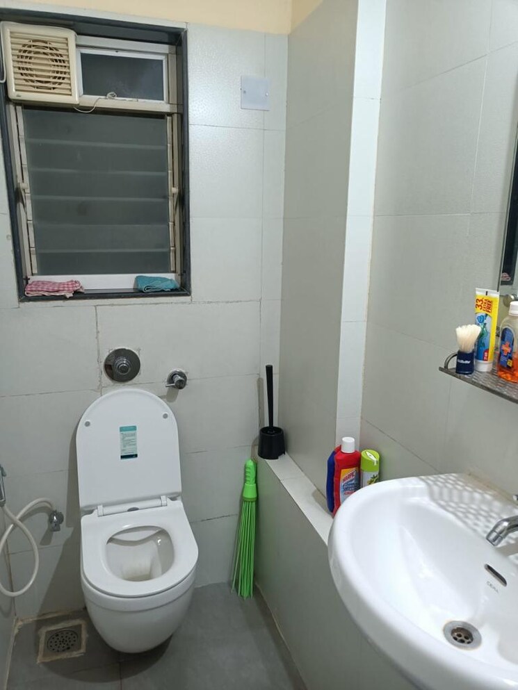 Bathroom, mantri-park 2 Bedroom 630 Sq.Ft. Apartment In Goregaon East Mumbai 9466715
