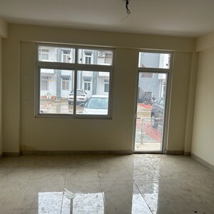 Room in 2 BHK Apartment at Modipuram – for Sale