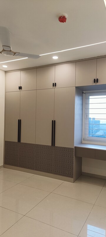 Room in 2 BHK Apartment at Rajapushpa Provincia, Narsingi – for Rent