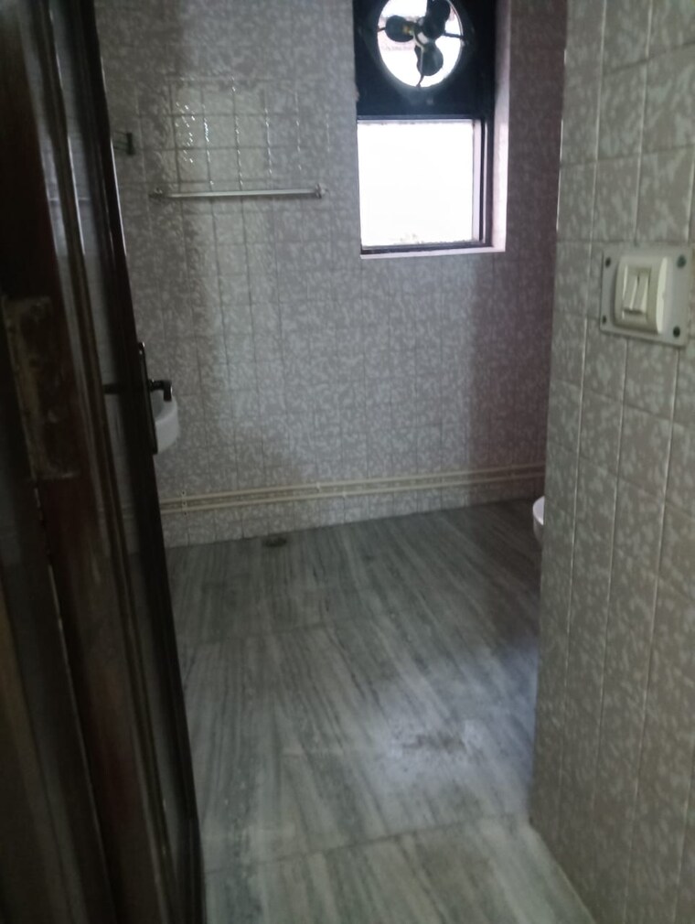 Bathroom, greater kailash i 3 Bedroom 250 Sq.Yd. Builder Floor In Greater Kailash I Delhi 9466838