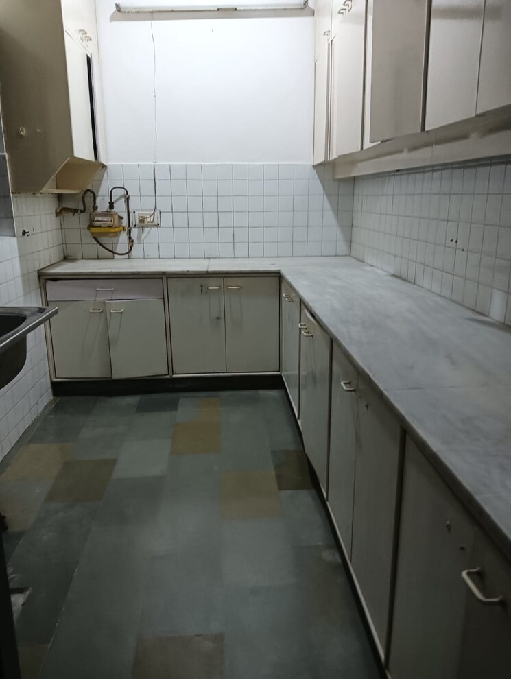Kitchen, greater kailash i 3 Bedroom 250 Sq.Yd. Builder Floor In Greater Kailash I Delhi 9466838