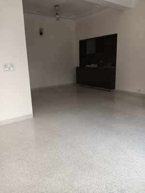 Room in 3 BHK Builder Floor at Greater Kailash I – for Rent