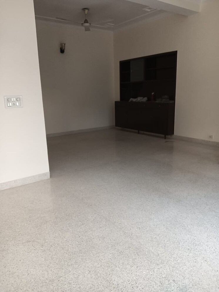 Room, greater kailash i 3 Bedroom 250 Sq.Yd. Builder Floor In Greater Kailash I Delhi 9466838