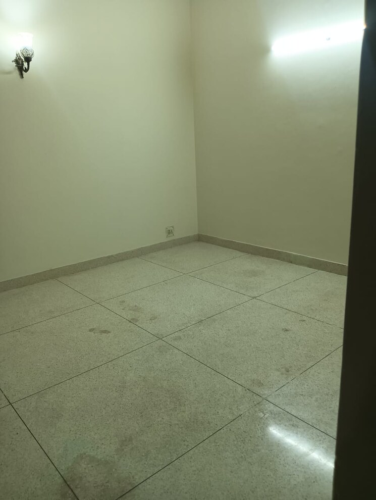 Room, greater kailash i 3 Bedroom 250 Sq.Yd. Builder Floor In Greater Kailash I Delhi 9466838