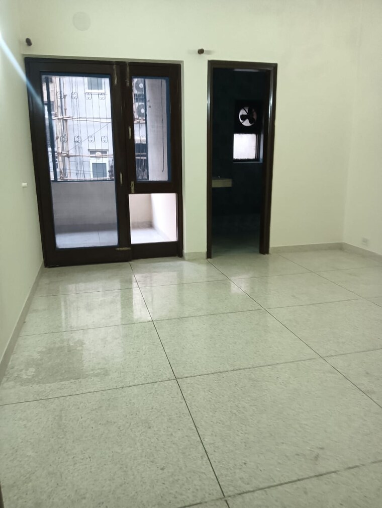 Room, greater kailash i 3 Bedroom 250 Sq.Yd. Builder Floor In Greater Kailash I Delhi 9466838