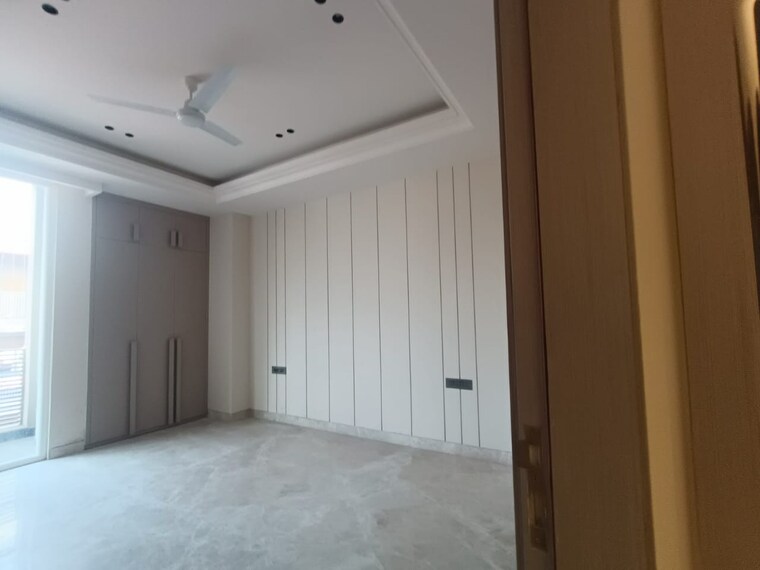 Room, greater kailash i 3 Bedroom 220 Sq.Yd. Builder Floor In Greater Kailash I Delhi 9466843