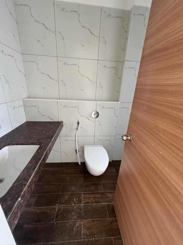 Bathroom, kalpataru-exquisite-sierra 2.5 Bedroom 1400 Sq.Ft. Apartment In Wakad Pune 9466842