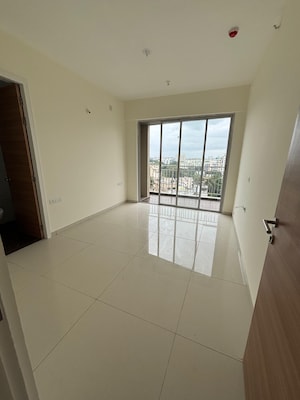 Room in 3 BHK Apartment at Kalpataru Exquisite Sierra, Wakad – for Rent