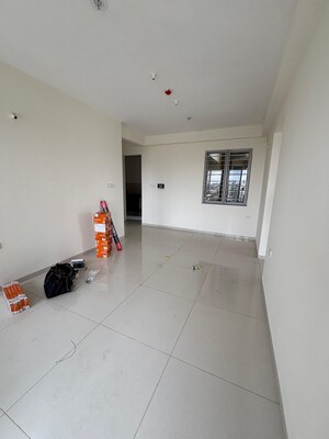 Room in 3 BHK Apartment at Kalpataru Exquisite Sierra, Wakad – for Rent