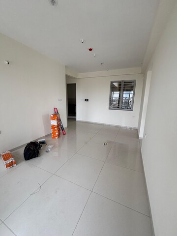 Room in 3 BHK Apartment at Kalpataru Exquisite Sierra, Wakad – for Rent