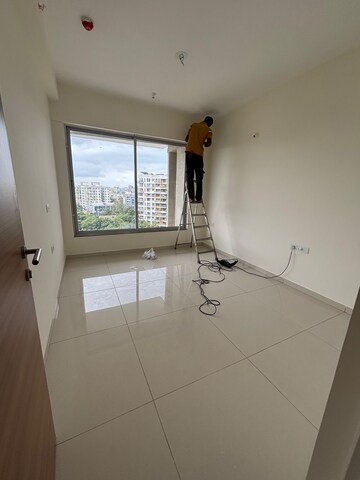 Room in 3 BHK Apartment at Kalpataru Exquisite Sierra, Wakad – for Rent