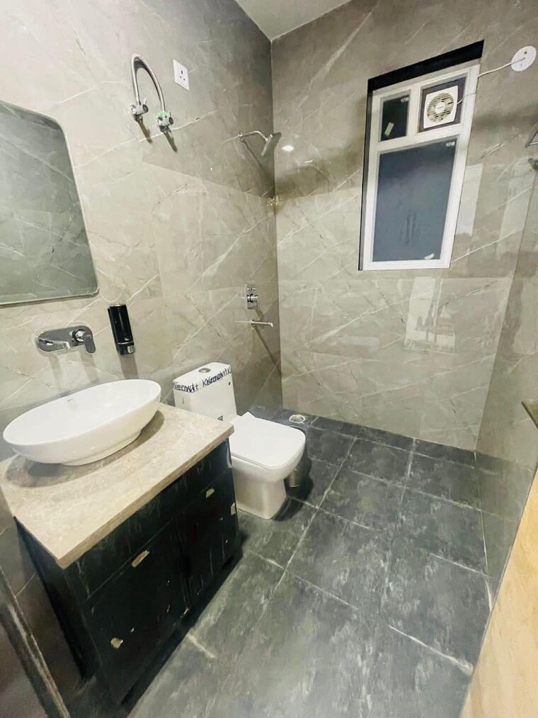 Bathroom, saket 3 Bedroom 1250 Sq.Ft. Builder Floor In Saket Delhi 9466851