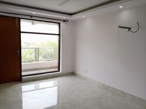 Room in 3 BHK Builder Floor at East of Kailash Block-B RWA, East Of Kailash – for Rent
