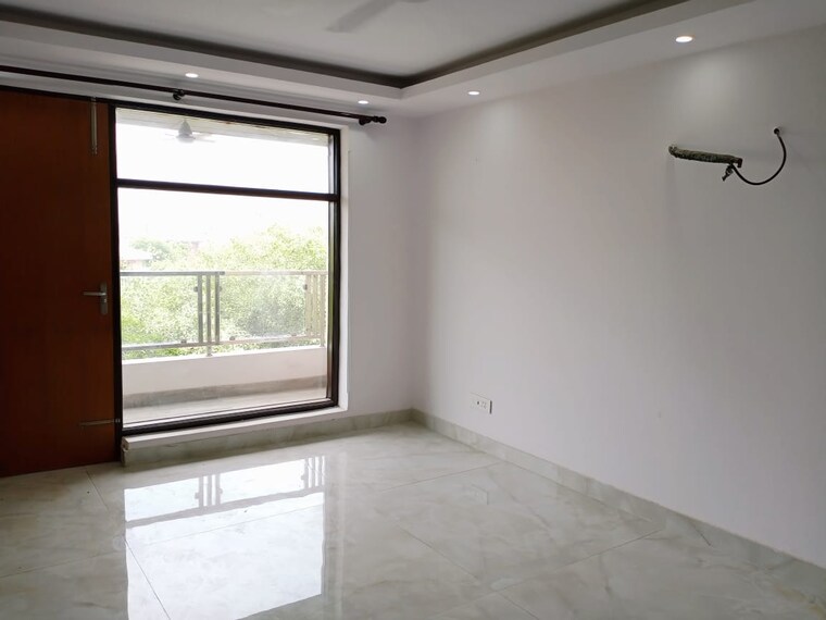 Room, east-of-kailash-block-b-rwa 3 Bedroom 250 Sq.Yd. Builder Floor In East Of Kailash Delhi 9466849