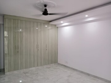 Room in 3 BHK Builder Floor at East of Kailash Block-B RWA, East Of Kailash – for Rent