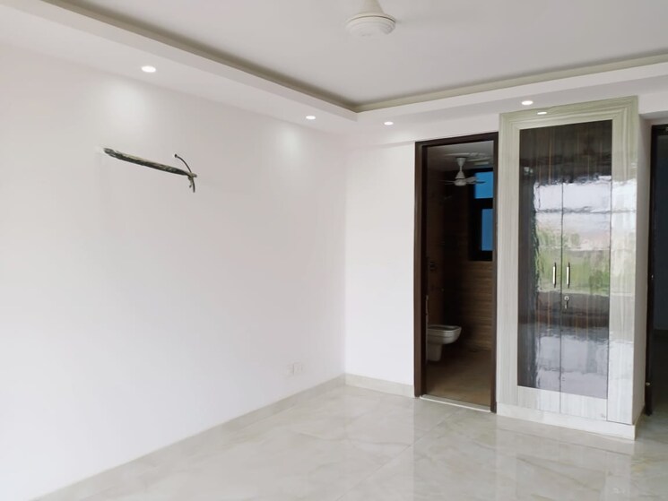 Room, east-of-kailash-block-b-rwa 3 Bedroom 250 Sq.Yd. Builder Floor In East Of Kailash Delhi 9466849