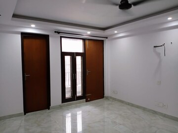 Room in 3 BHK Builder Floor at East of Kailash Block-B RWA, East Of Kailash – for Rent