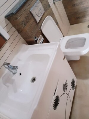 Bathroom in 3 BHK Builder Floor at East of Kailash Block-B RWA, East Of Kailash – for Rent
