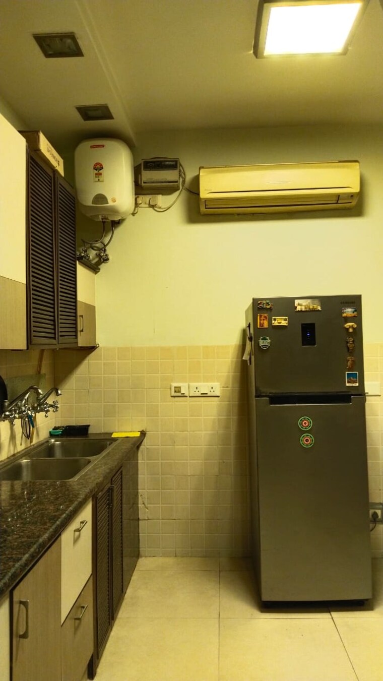 Kitchen, safdarjung enclave 3 Bedroom 300 Sq.Yd. Builder Floor In Safdarjung Enclave Delhi 9466855