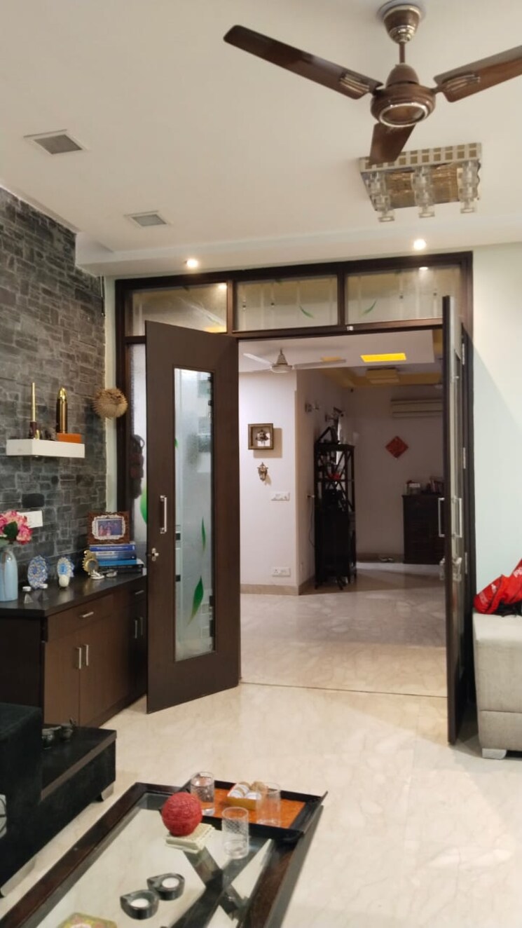 undefined, safdarjung enclave 3 Bedroom 300 Sq.Yd. Builder Floor In Safdarjung Enclave Delhi 9466855