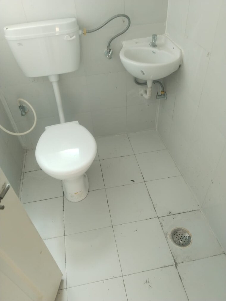 Bathroom, paarth-aadyant 3 Bedroom 1765 Sq.Ft. Apartment In Gomti Nagar Lucknow 9466852