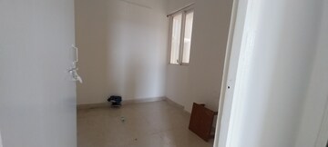 Room in 3 BHK Apartment at Signature Global Golf Greens, Sector 79 – for Rent