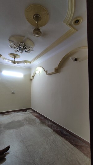 Room in 2 BHK Builder Floor at Jail Road – for Rent