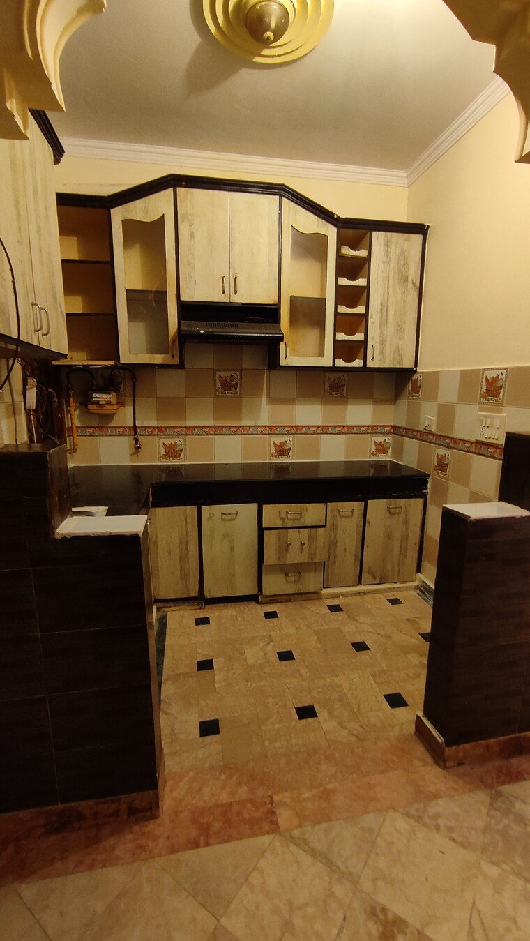 Kitchen, jail road 2 Bedroom 900 Sq.Ft. Builder Floor In Jail Road Delhi 9466848