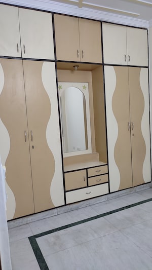 Room in 2 BHK Builder Floor at Jail Road – for Rent