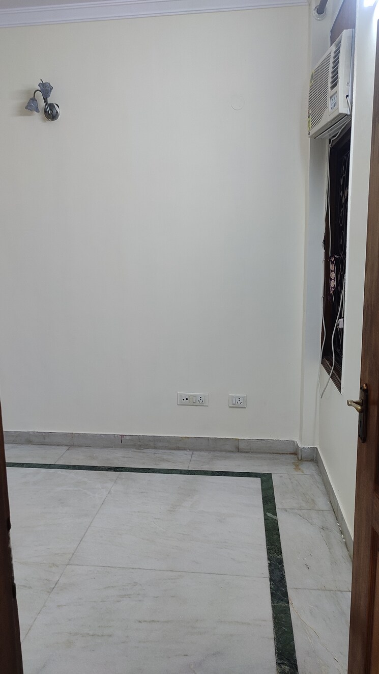 Room, jail road 2 Bedroom 900 Sq.Ft. Builder Floor In Jail Road Delhi 9466848