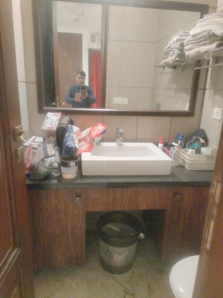 Bathroom, gulmohar park 3 Bedroom 200 Sq.Yd. Builder Floor In Gulmohar Park Delhi 9466858