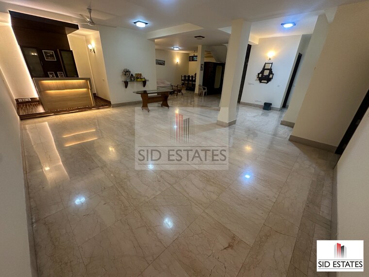  Parking, anand lok 4 Bedroom 400 Sq.Yd. Builder Floor In Anand Lok Delhi 9466866