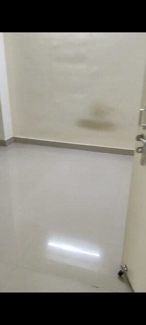 Room in 2 BHK Apartment at Conscient Habitat 78, Sector 78 – for Rent