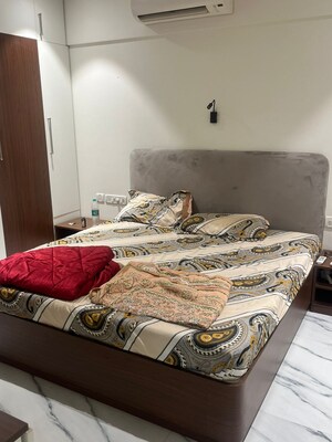 Bedroom in 3 BHK Apartment at Vile Parle West – for Rent