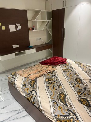 Furnished Amenities in 3 BHK Apartment at Vile Parle West – for Rent