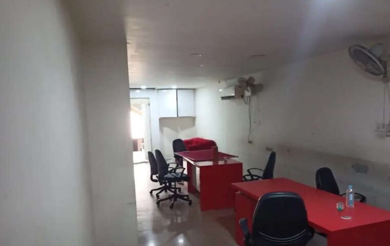 Team Area, hazratganj Commercial Office Space 750 Sq.Ft. In Hazratganj Lucknow 9466888