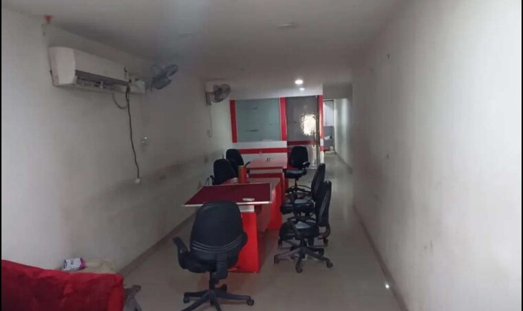 Team Area, hazratganj Commercial Office Space 750 Sq.Ft. In Hazratganj Lucknow 9466888