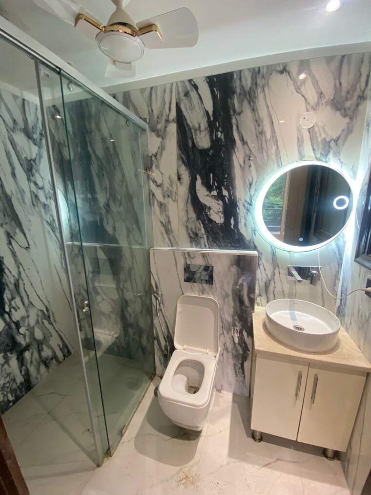 Bathroom, dlf phase iv 4 Bedroom 402 Sq.Yd. Builder Floor In Dlf Phase iv Gurgaon 9466884