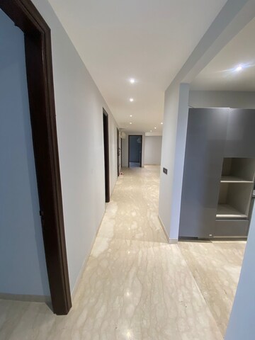 Building Lobby in 4 BHK Builder Floor at Dlf Phase iv – for Rent