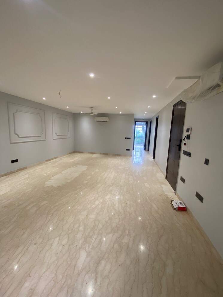 Room, dlf phase iv 4 Bedroom 402 Sq.Yd. Builder Floor In Dlf Phase iv Gurgaon 9466884