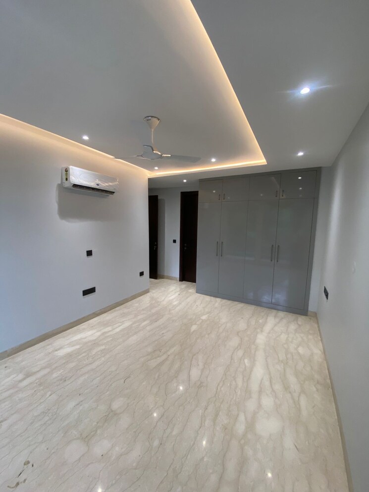 Room, dlf phase iv 4 Bedroom 402 Sq.Yd. Builder Floor In Dlf Phase iv Gurgaon 9466884