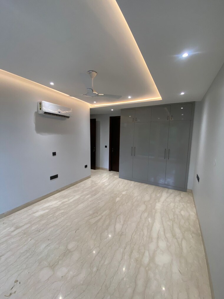 Room, dlf phase iv 4 Bedroom 402 Sq.Yd. Builder Floor In Dlf Phase iv Gurgaon 9466884